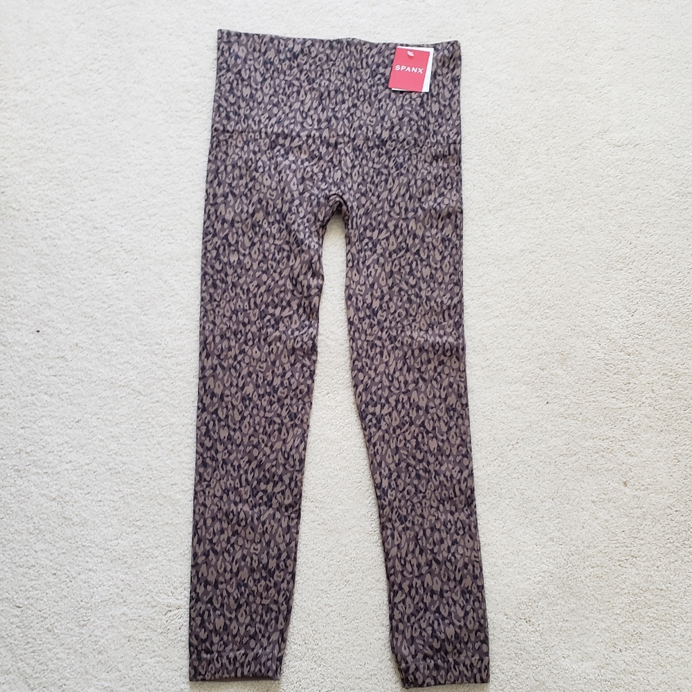 NWT Spanx Look At Me Now Leggings in Leopard Army szM